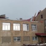 На Коломийщині негода зруйнувала дах школи та будинку. ФОТО